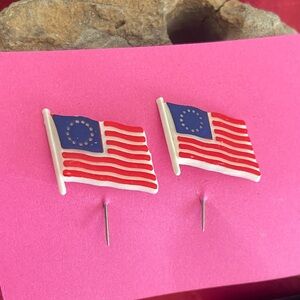 5/$10❤️❤️❤️Vintage Pair of American Flag Pins